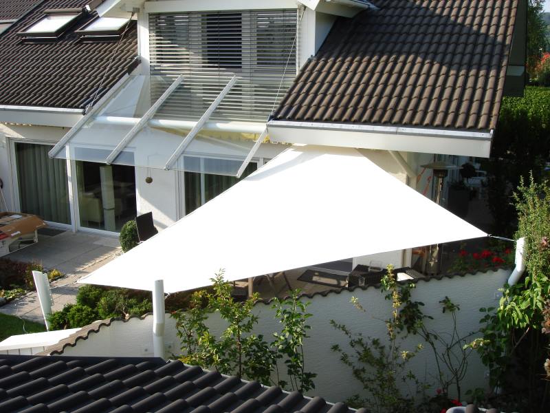 Individueller Pergola-Sonnenschutz bei Sonnensegel nach Mass