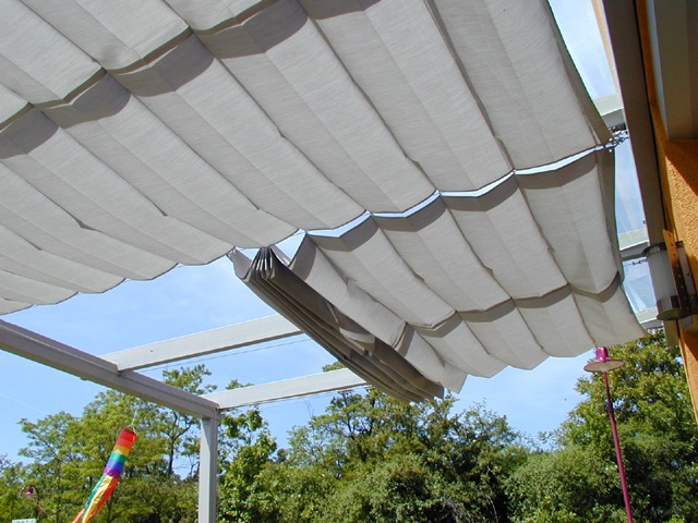 Falt-Sonnensegel nach Maß für Innenbeschattung mit kompletter Seilspanntechnik 